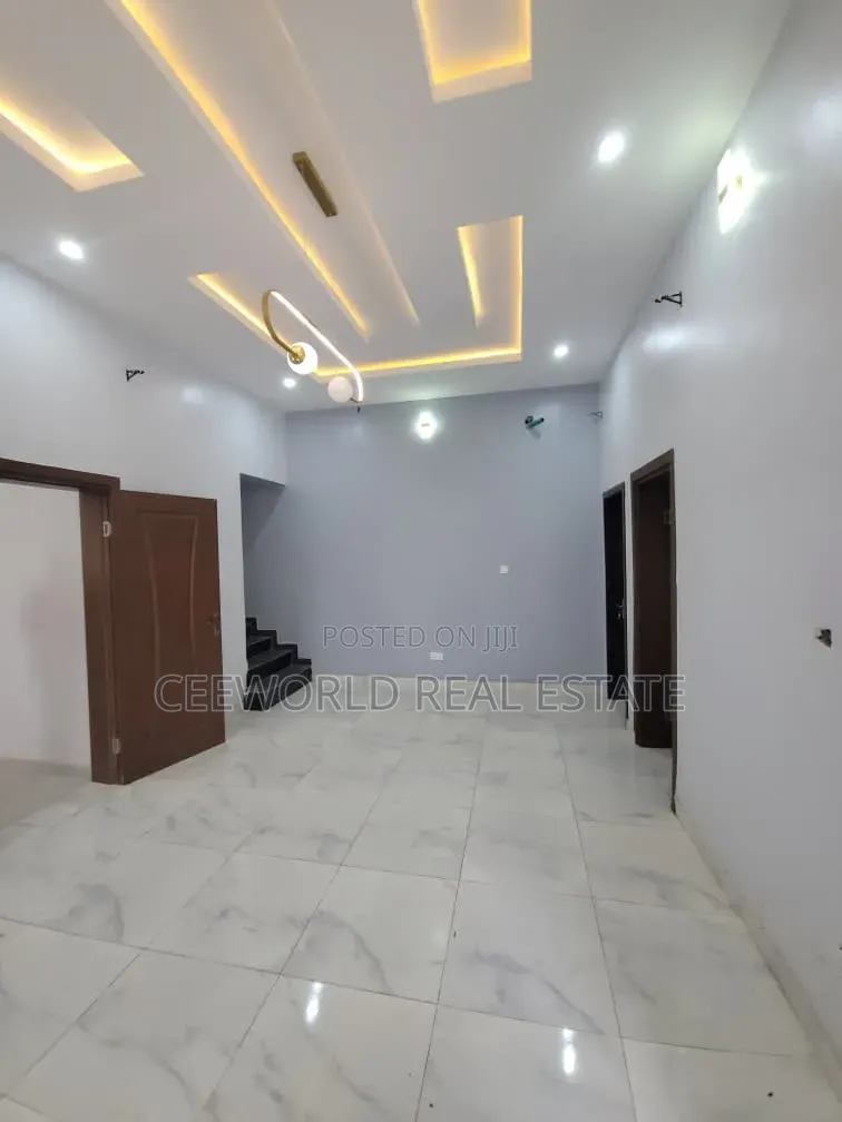 3bdrm Duplex in Kolapo Ishola Gra for rent in Akobo