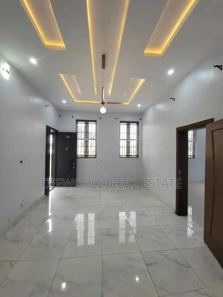 3bdrm Duplex in Kolapo Ishola Gra for rent in Akobo
