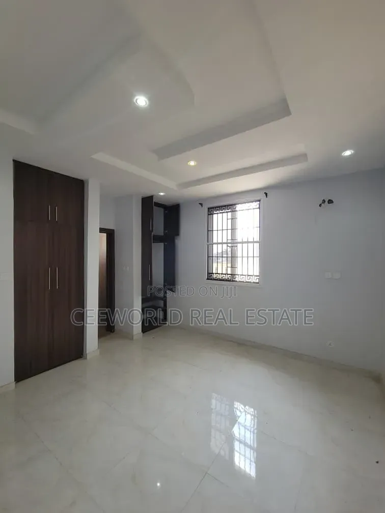 3bdrm Duplex in Kolapo Ishola Gra for rent in Akobo