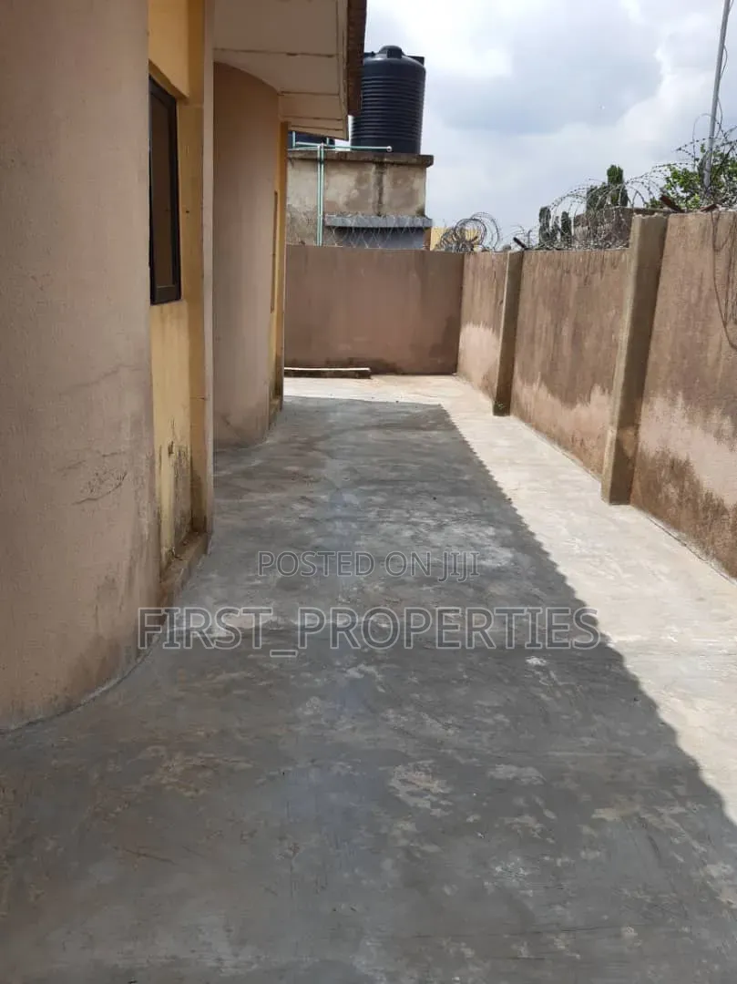 7bdrm Block of Flats in Owode Housing Estate, Ibadan for sale in Ibadan