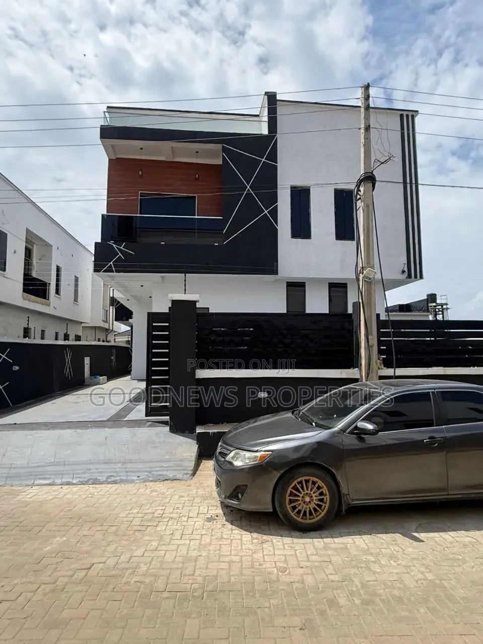 5bdrm Duplex in Orchid Road Lekki, Ikota for sale in Ikota