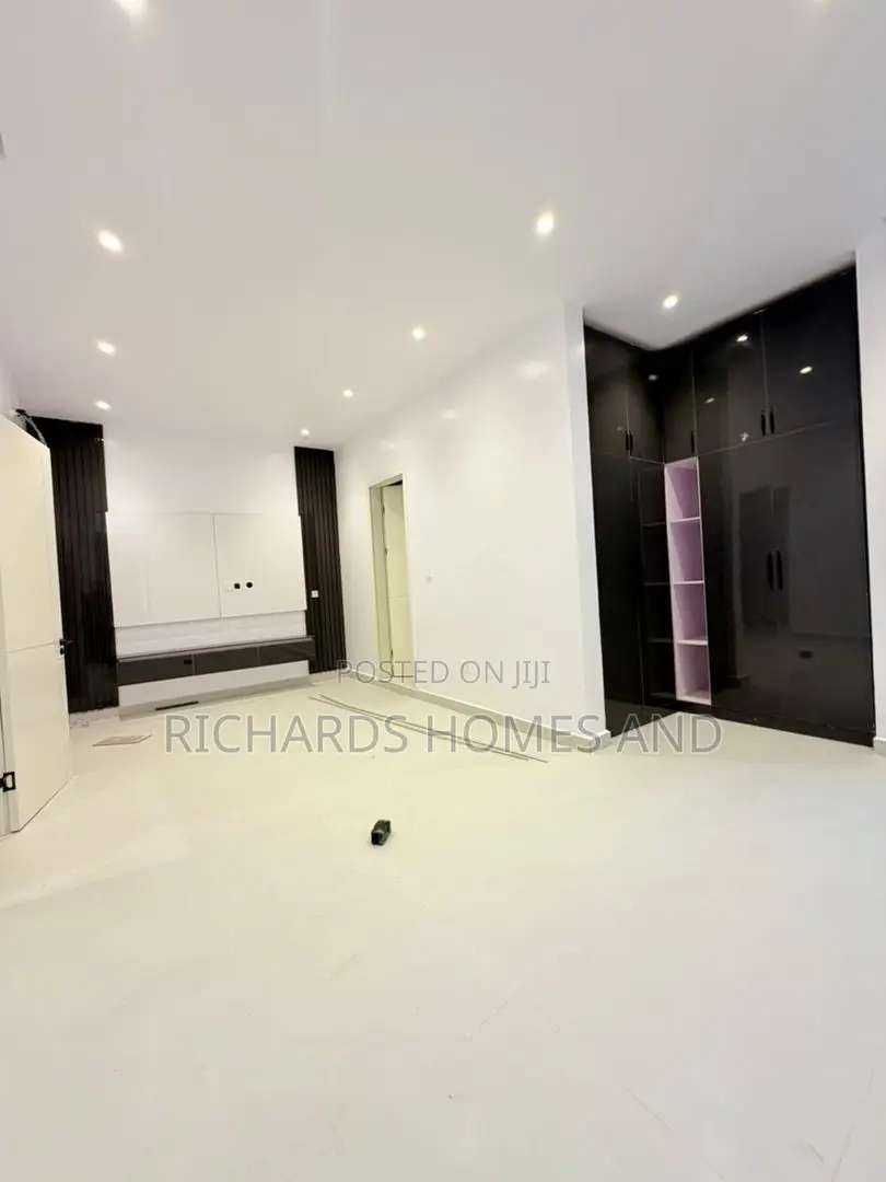 4bdrm Duplex in Adeniyi Jones for sale in Adeniyi Jones