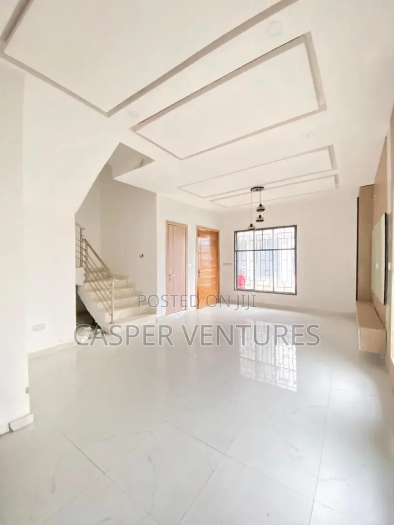 4bdrm Duplex in Lekki County, Ikota for sale in Ikota