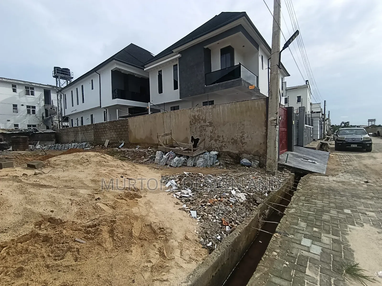 A 400sqm Table Dry Land With Governor Concent in Lekki Phase 2