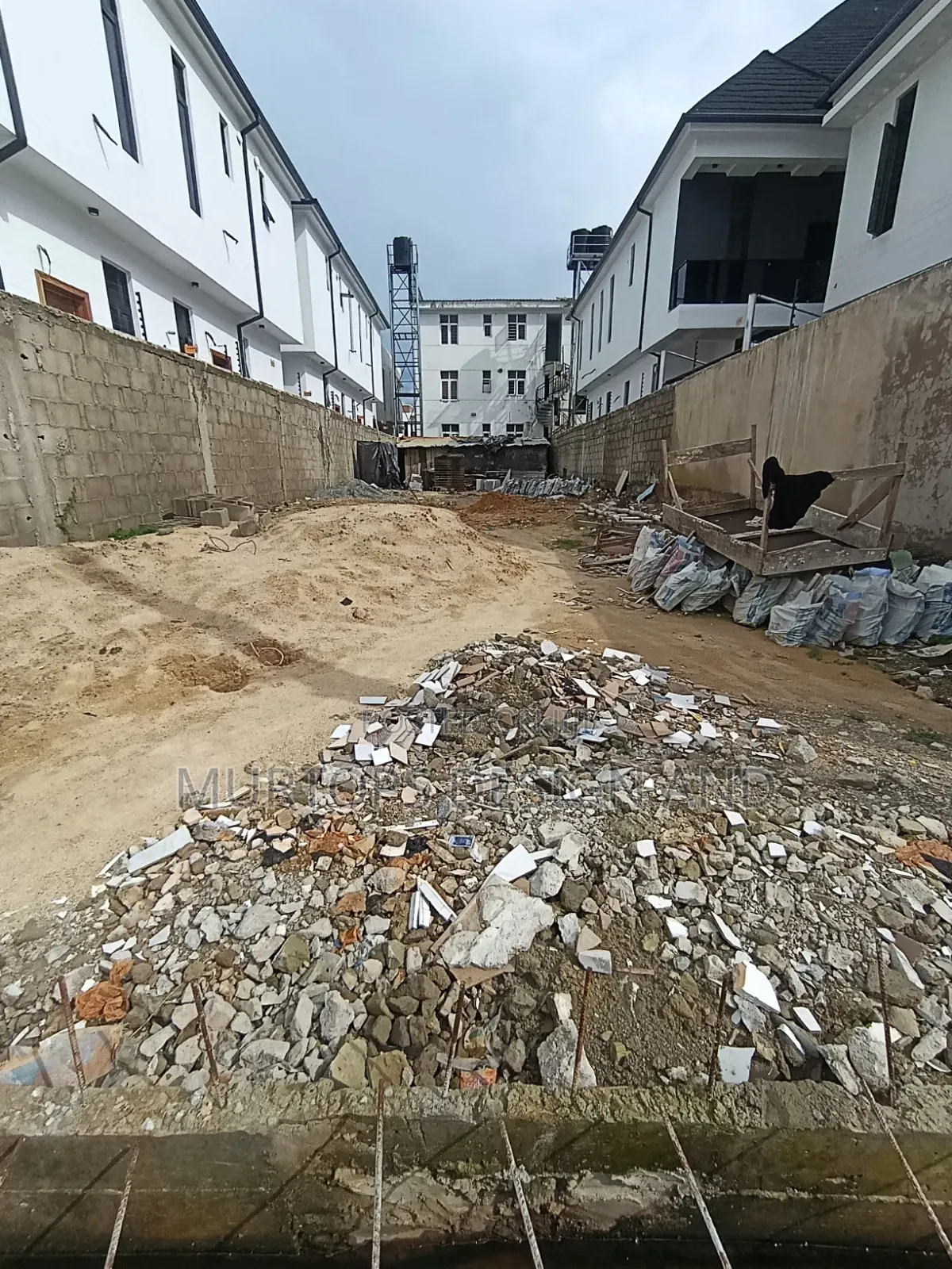 A 400sqm Table Dry Land With Governor Concent in Lekki Phase 2