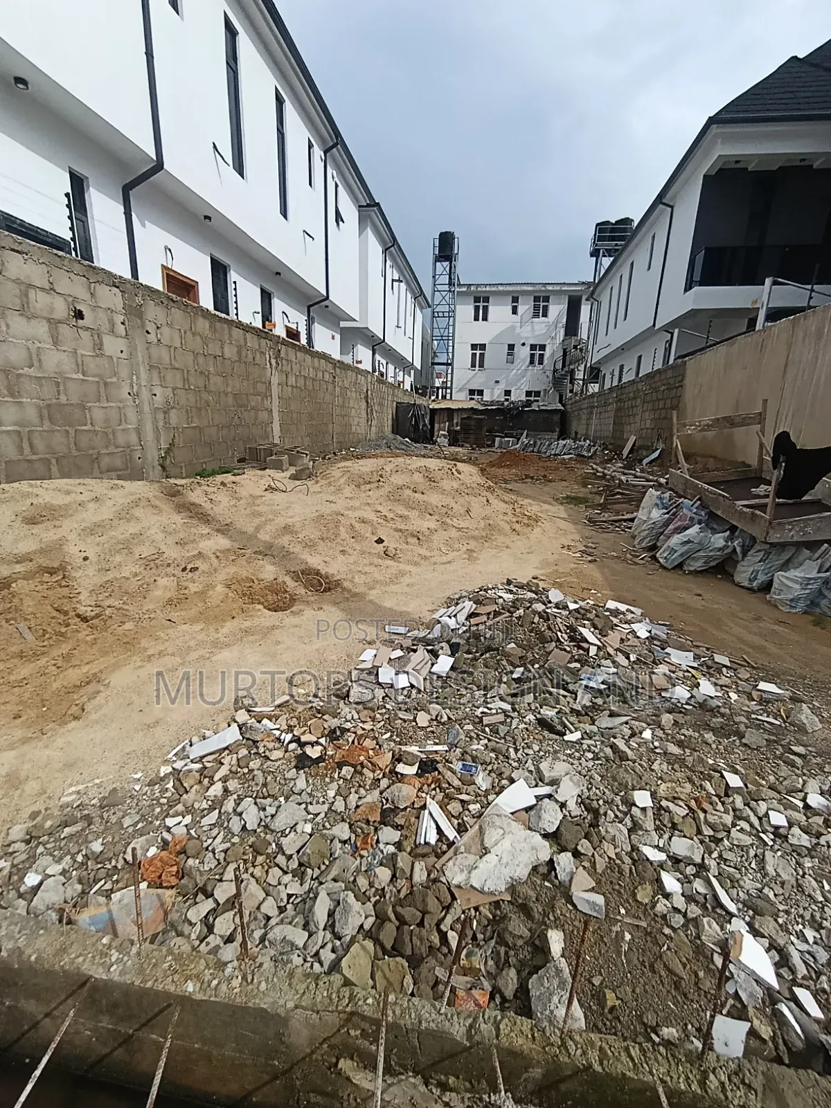 A 400sqm Table Dry Land With Governor Concent in Lekki Phase 2