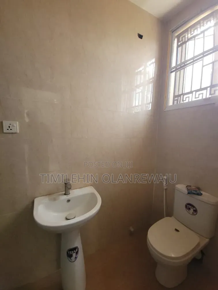3bdrm Duplex in Kolapo Ishola Gra, Akobo for rent in Akobo