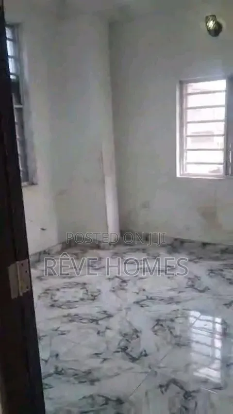 2bdrm Apartment in Adekunle for rent in Adekunle