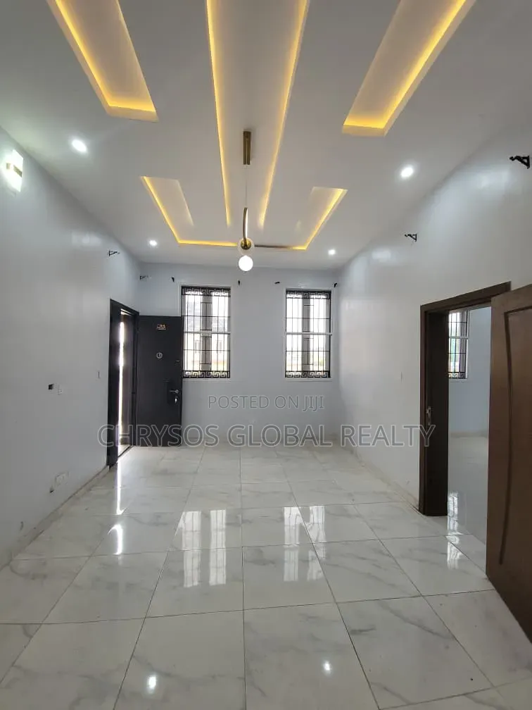 3bdrm Duplex in Kolapo Ishola Gra for rent in Akobo