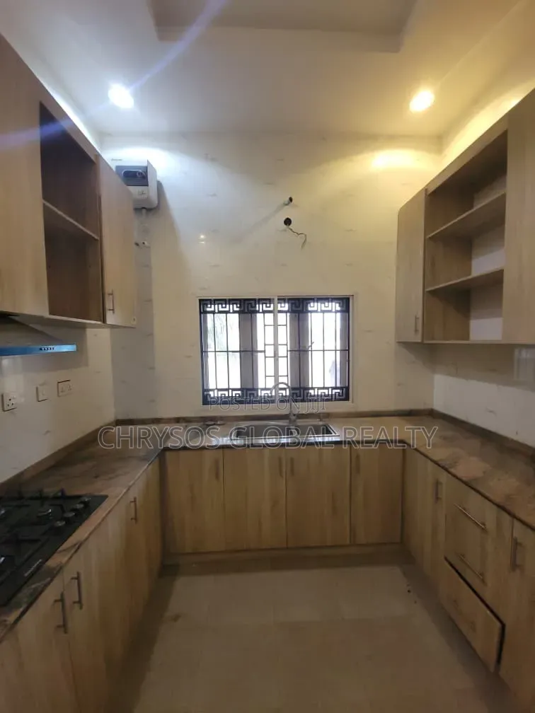 3bdrm Duplex in Kolapo Ishola Gra for rent in Akobo