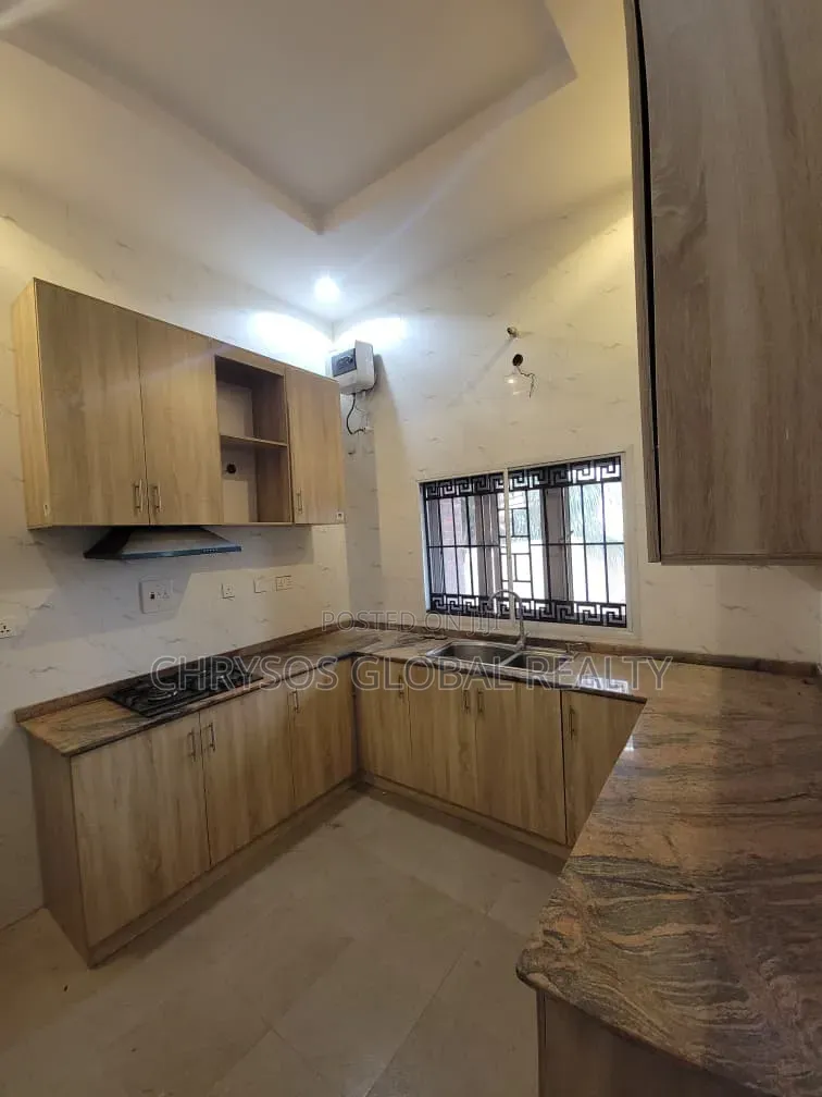 3bdrm Duplex in Kolapo Ishola Gra for rent in Akobo