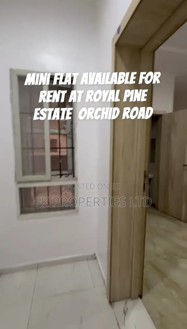 Mini Flat in Orchid, Chevron for rent in Chevron