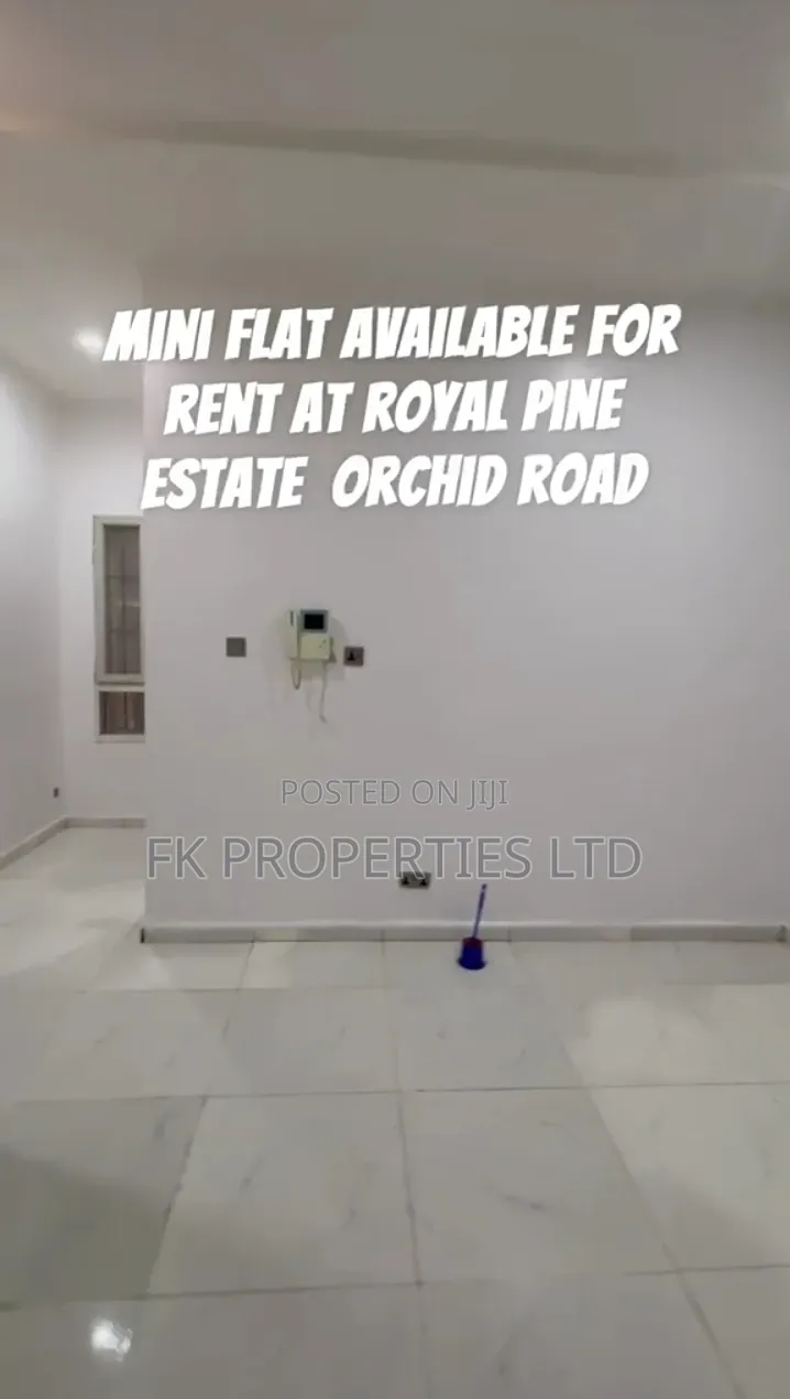 Mini Flat in Orchid, Chevron for rent in Chevron