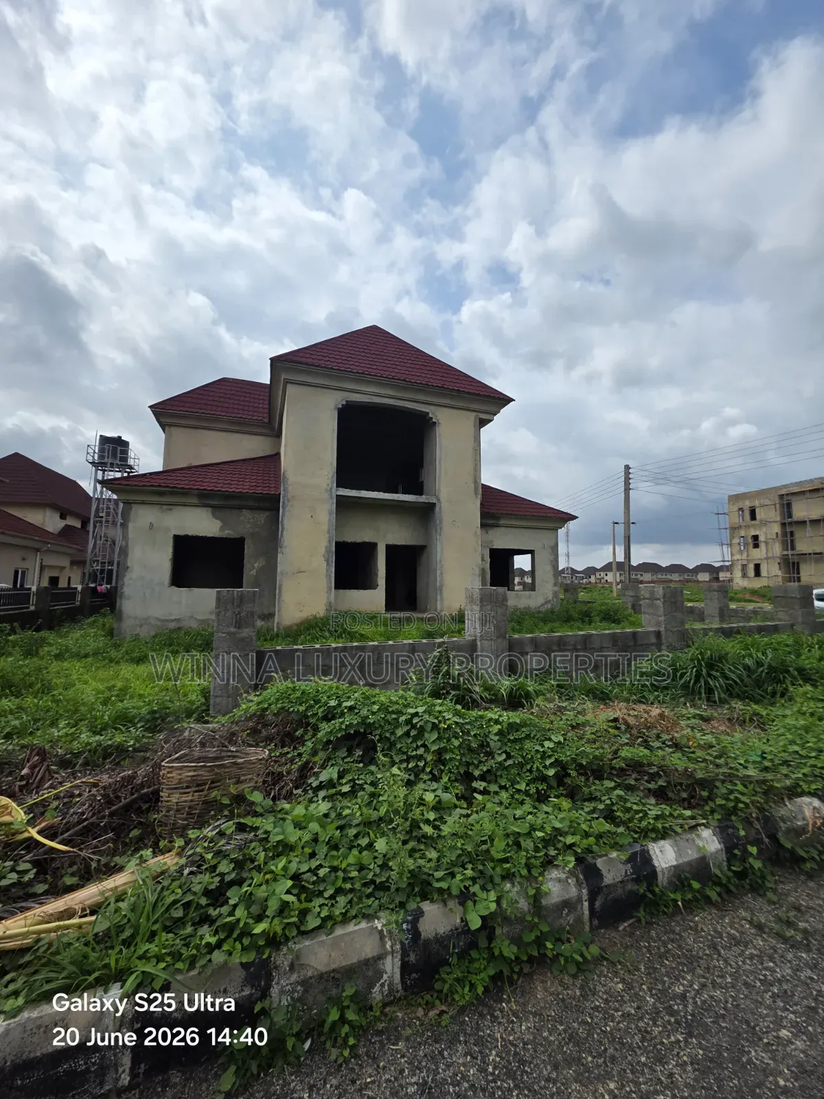 5bdrm Duplex in Lugbe District for sale in Lugbe District