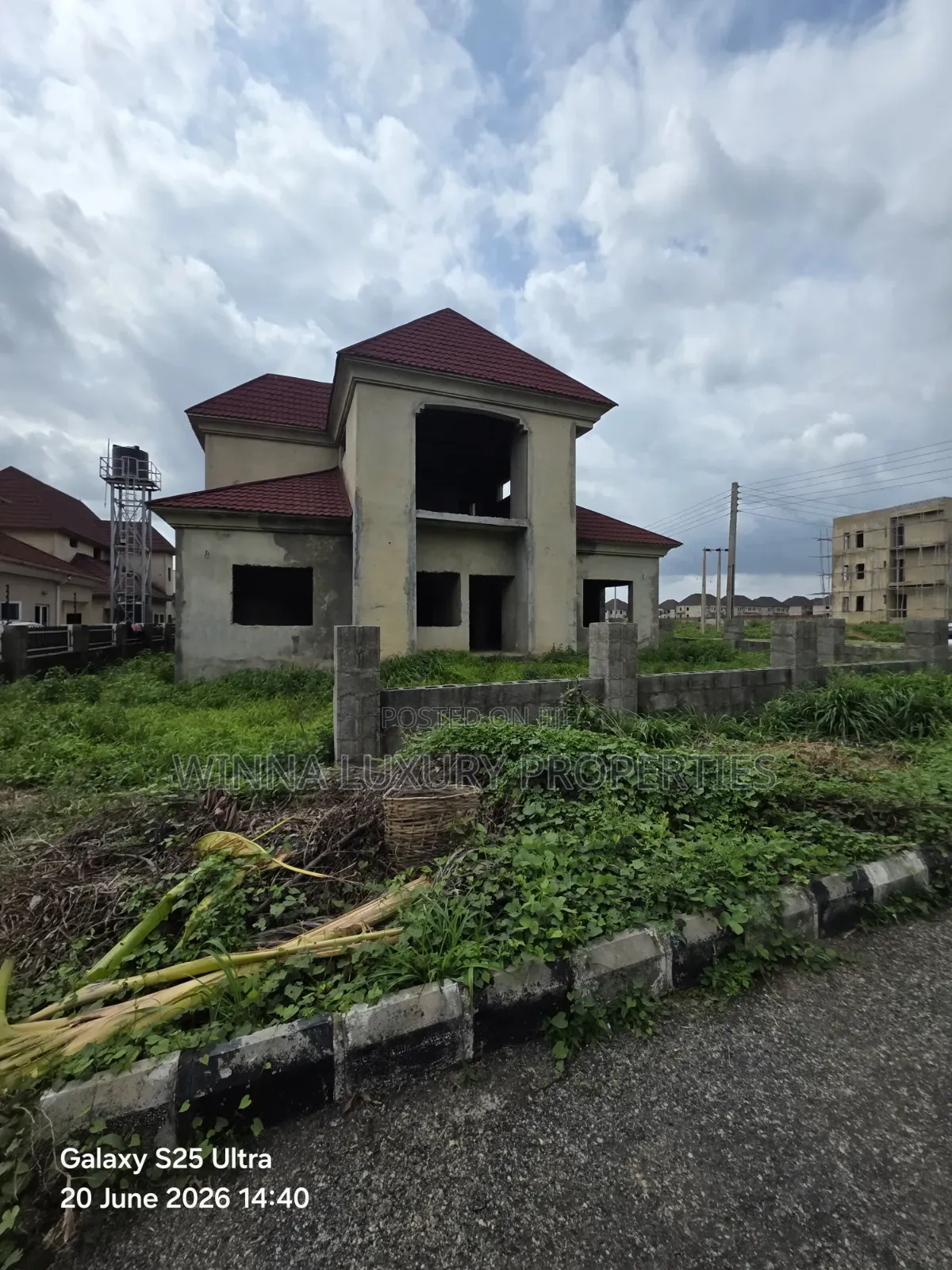 5bdrm Duplex in Lugbe District for sale in Lugbe District
