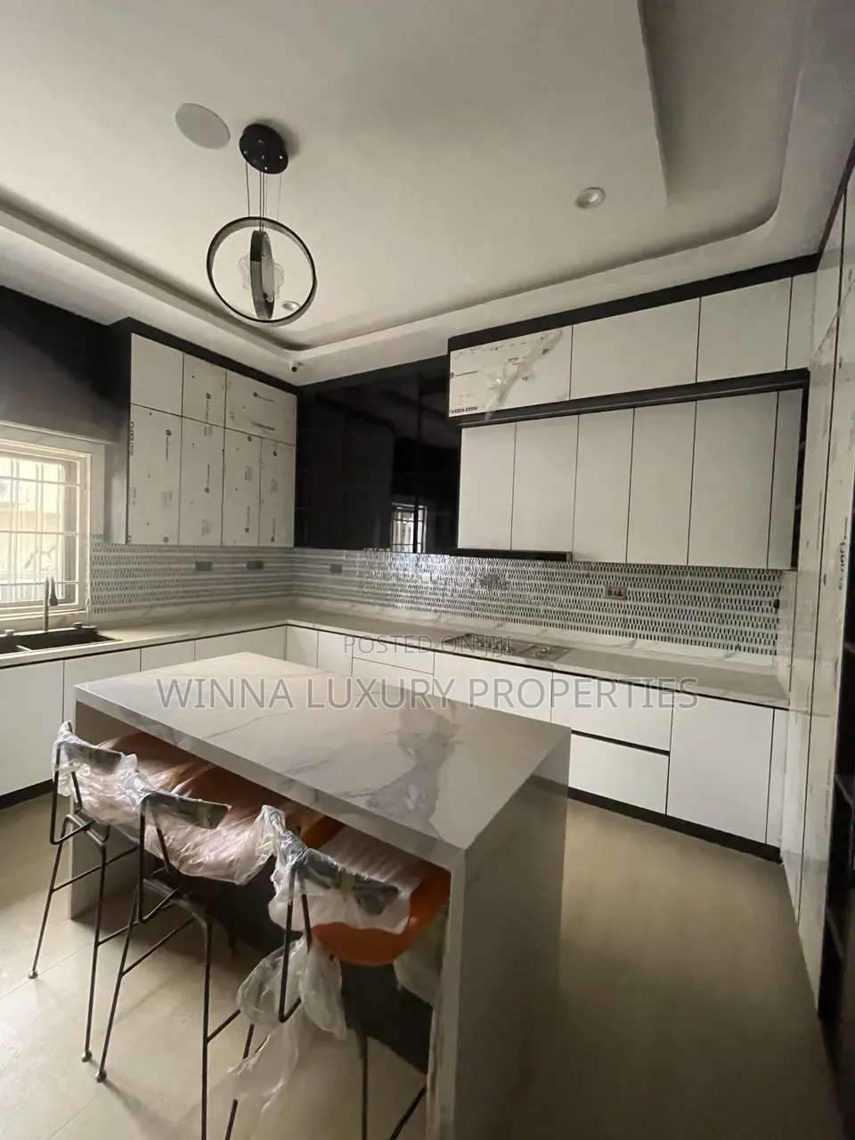 5bdrm Duplex in Apo Resettlement for sale in Apo District