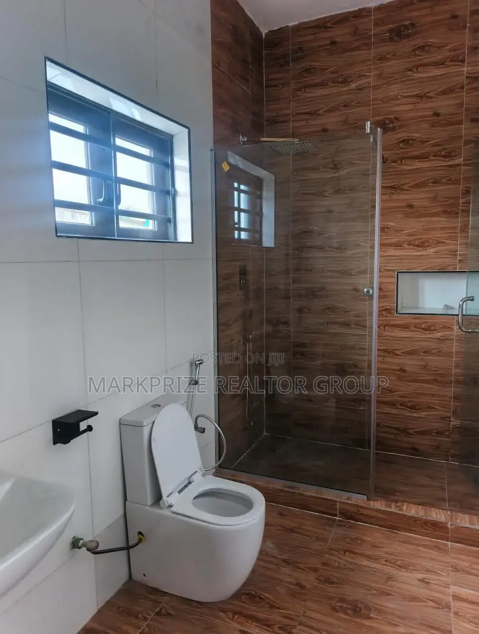 5bdrm Duplex in Omole Phase 1 for sale in Omole Phase 1