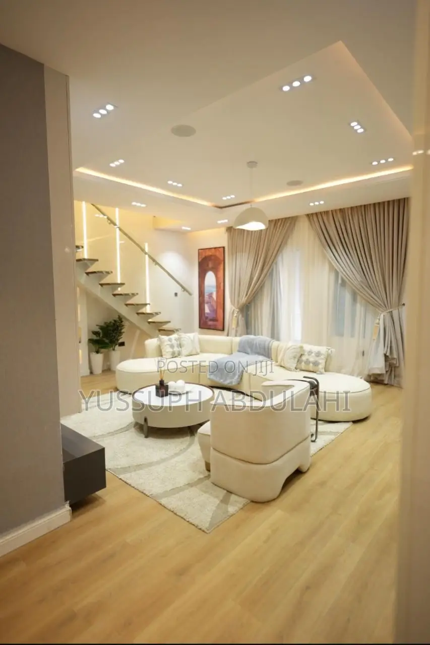 2 Bedrooms Lekki Phase1 in Lekki Phase 1
