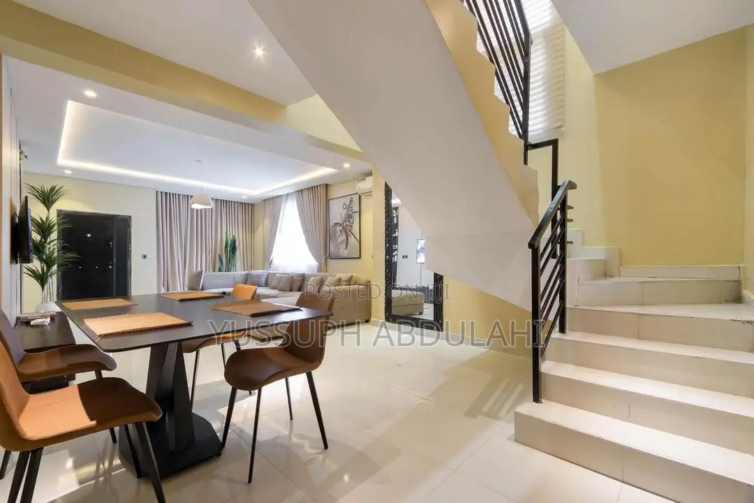 2 Bedrooms Lekki Phase1 in Lekki Phase 1