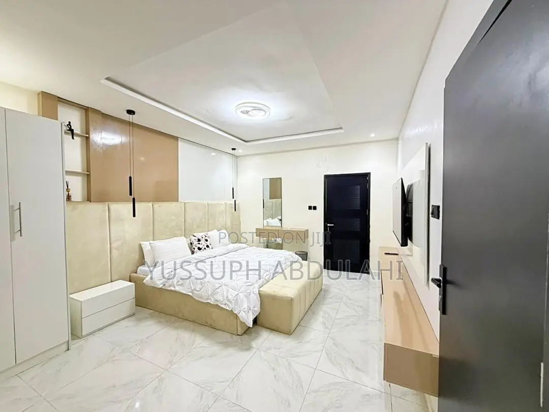 2 Bedrooms Lekki Phase1 in Lekki Phase 1