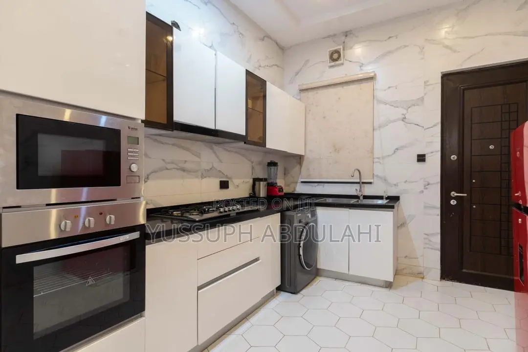 4 Bedrooms Lekki Phase1 in Lekki Phase 1