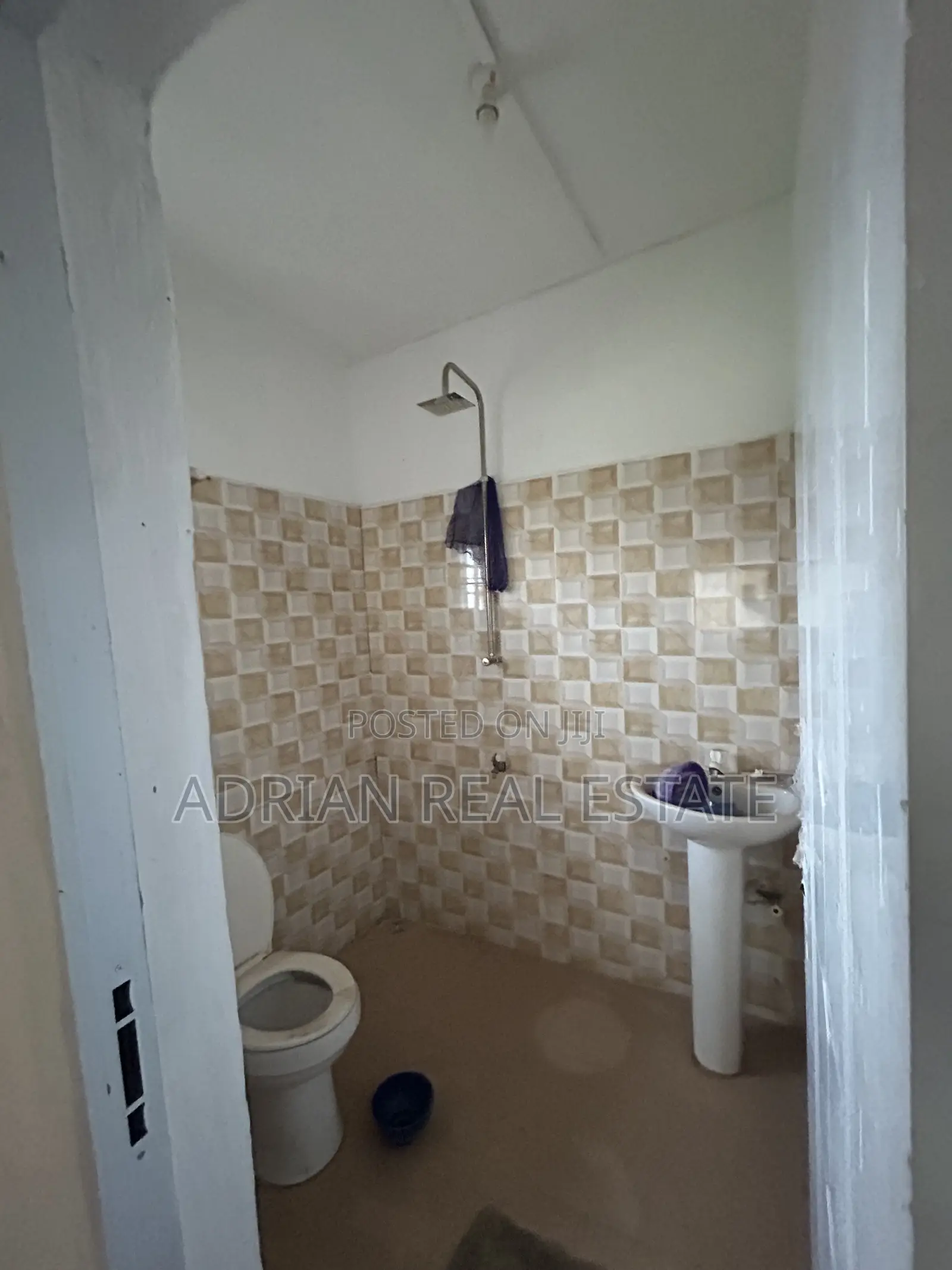 4bdrm Bungalow in University Of Ilesha, Ilesa for sale in Ilesa