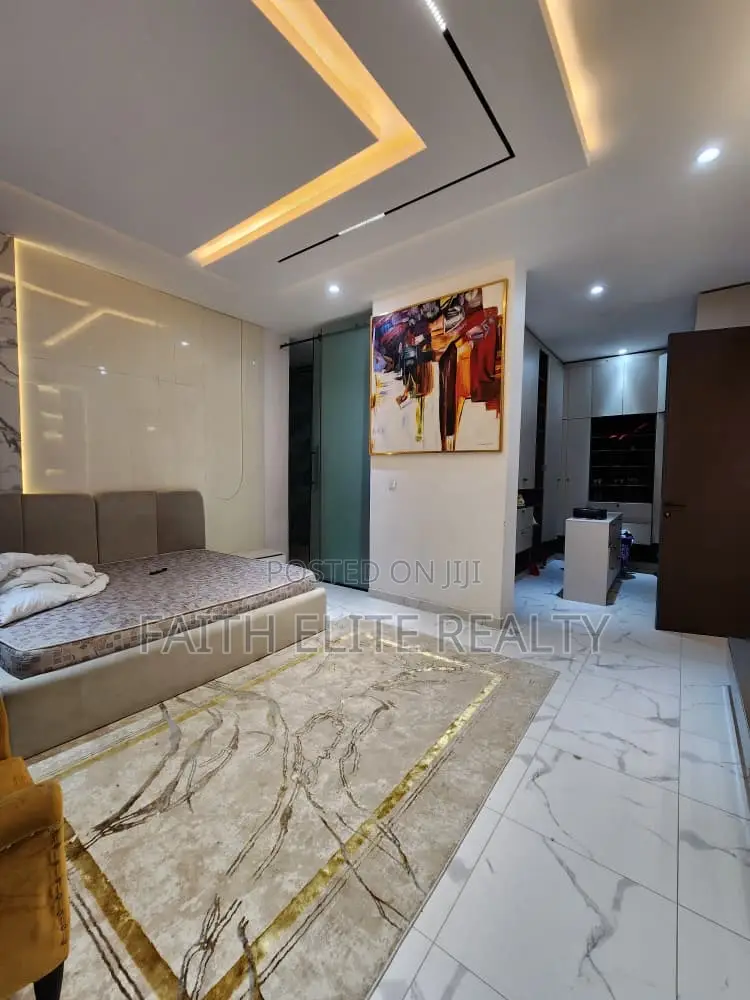 Furnished 5bdrm House in Osapa for sale in Osapa london