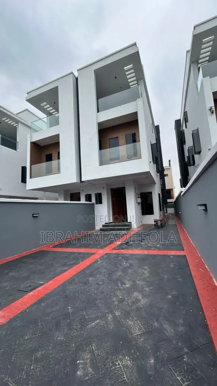 5bdrm Duplex in Ogudu Gra for sale in Ogudu GRA