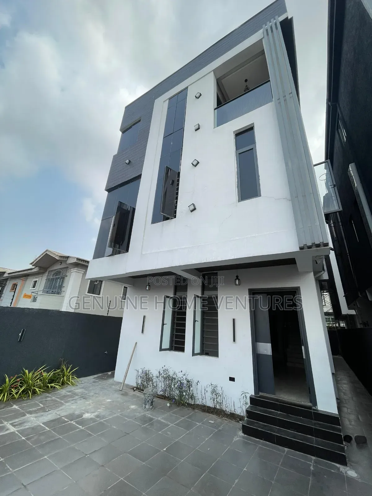 5bdrm Duplex in Lekki Phase One for sale in Lekki Phase 1