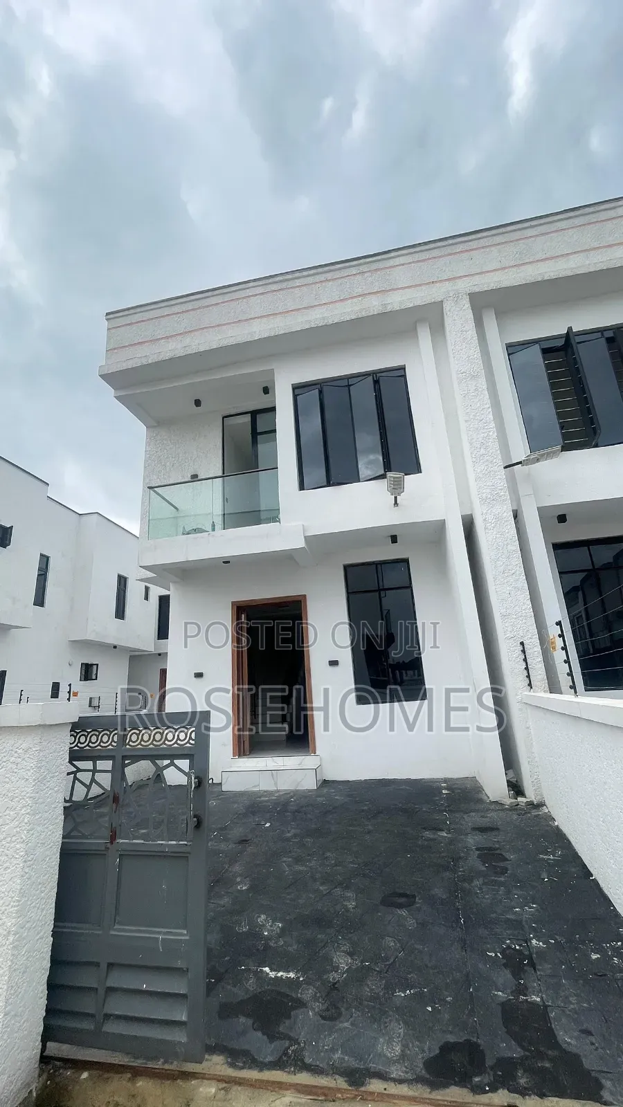 4bdrm Duplex in Ikota for sale in Ikota