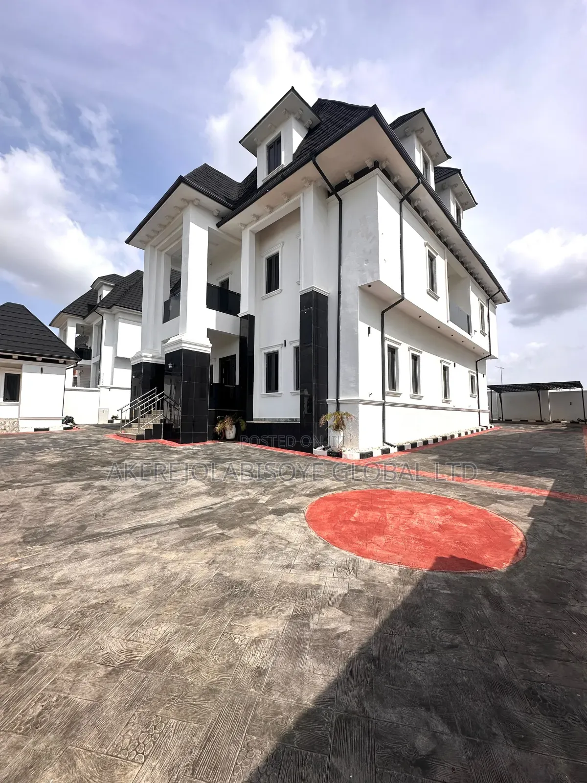 6bdrm Duplex in In An Estate, Life Camp for sale in Life Camp