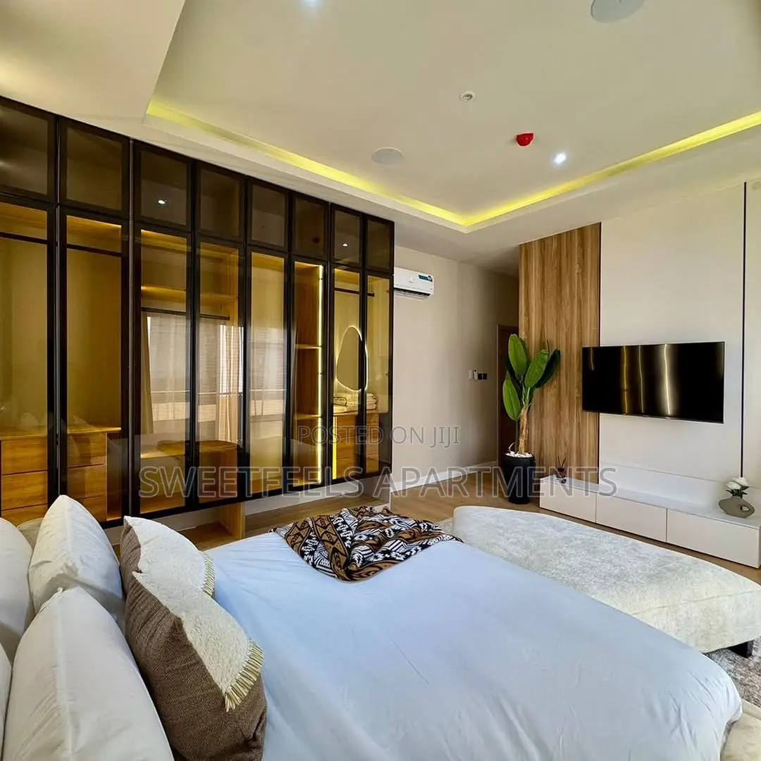 * Beautiful 3 Bed Apartment With a Pool, Lots More Top Notch Amenities in Lekki Phase 1