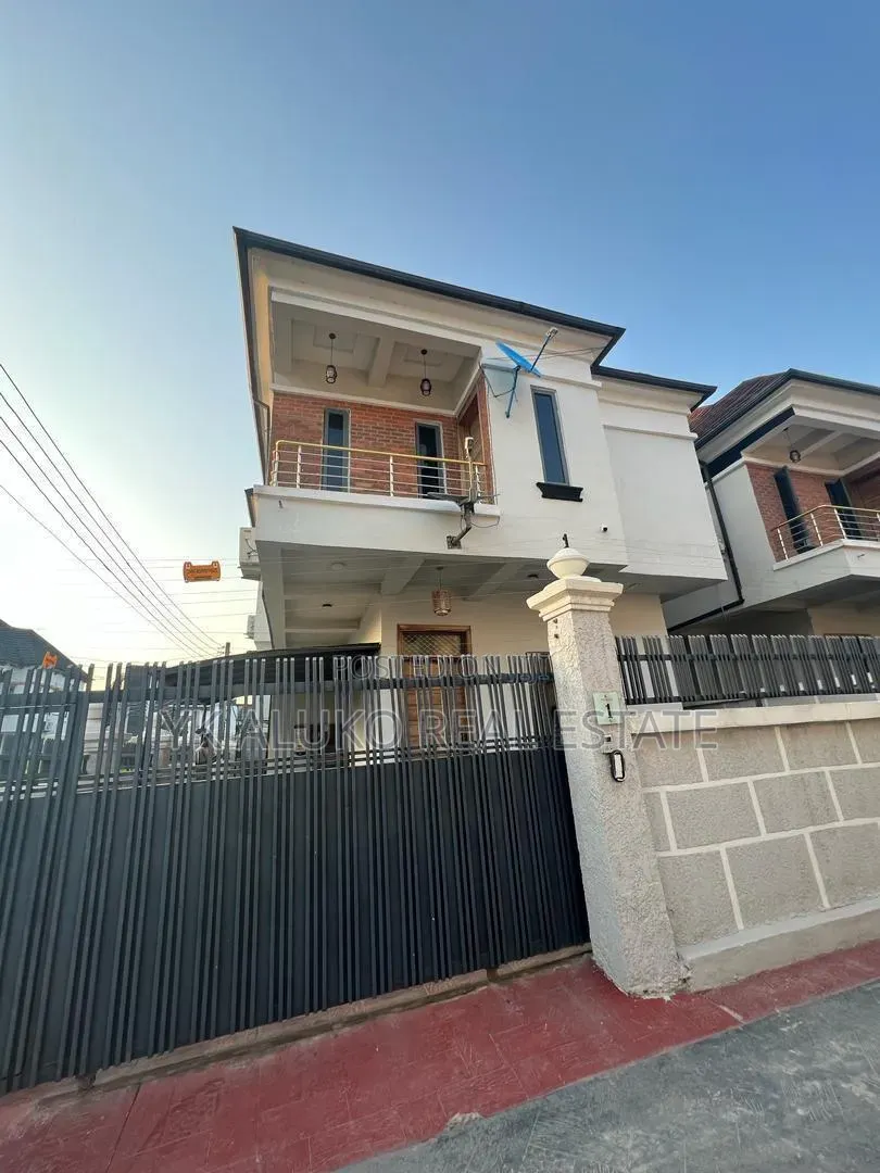 4bdrm Duplex in Southern Estate for sale in Lekki Phase 1