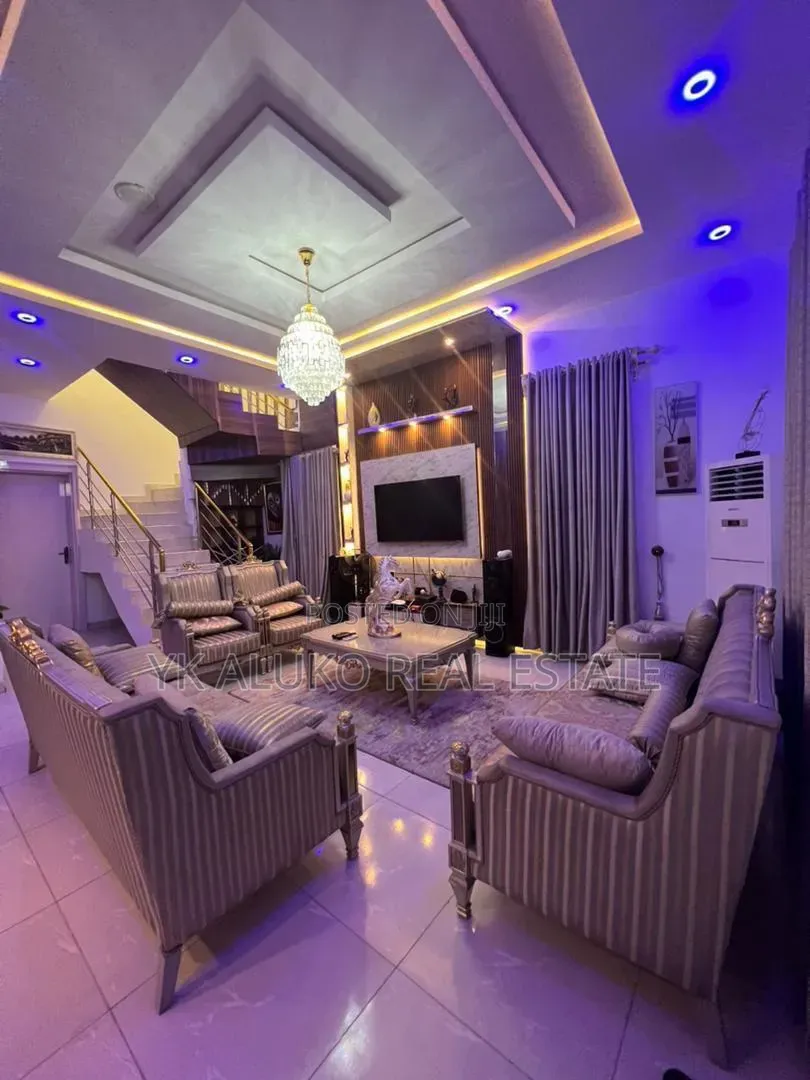 4bdrm Duplex in Southern Estate for sale in Lekki Phase 1