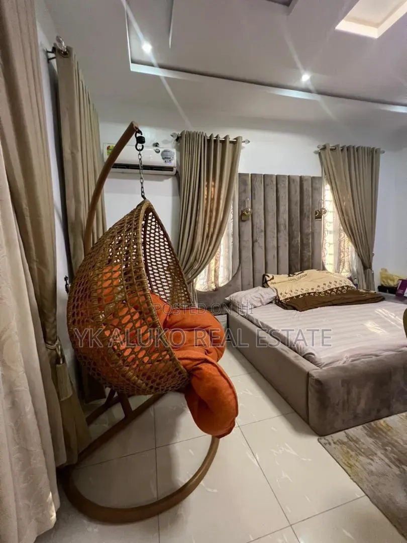 4bdrm Duplex in Southern Estate for sale in Lekki Phase 1