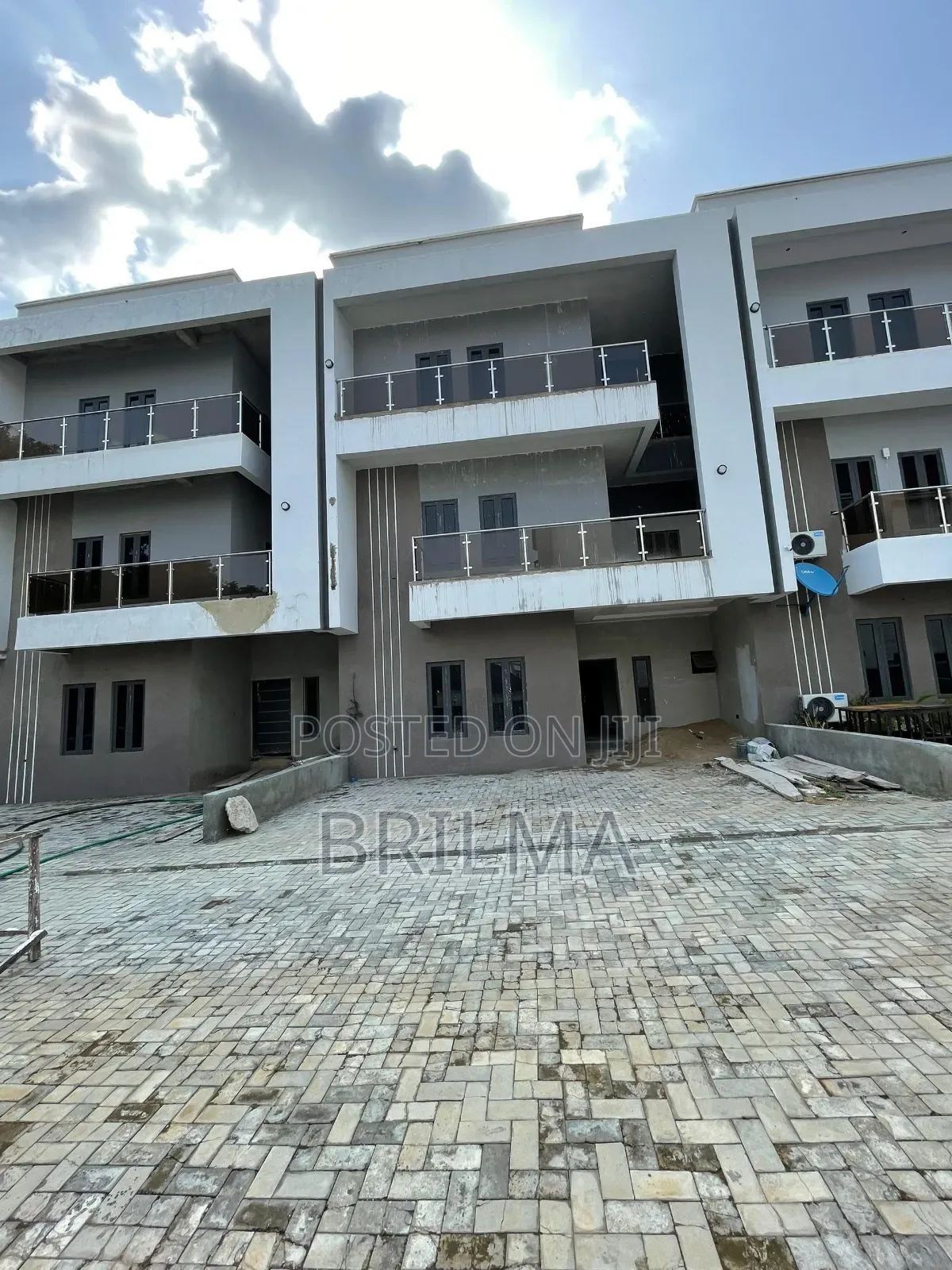 4bdrm Duplex in Life Camp for sale in Life Camp