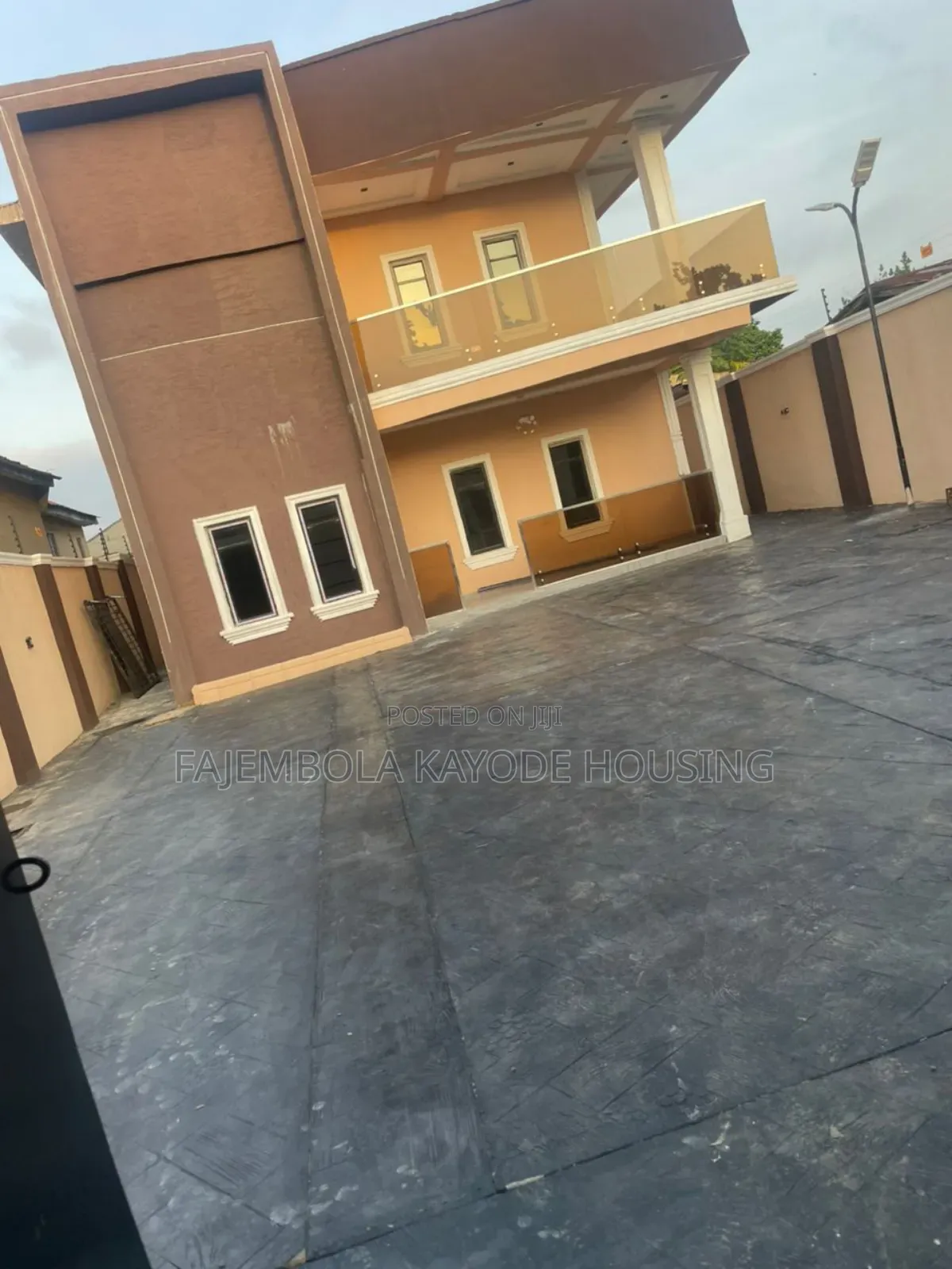 5bdrm Duplex in Heritage Estate for sale in Oluyole Estate