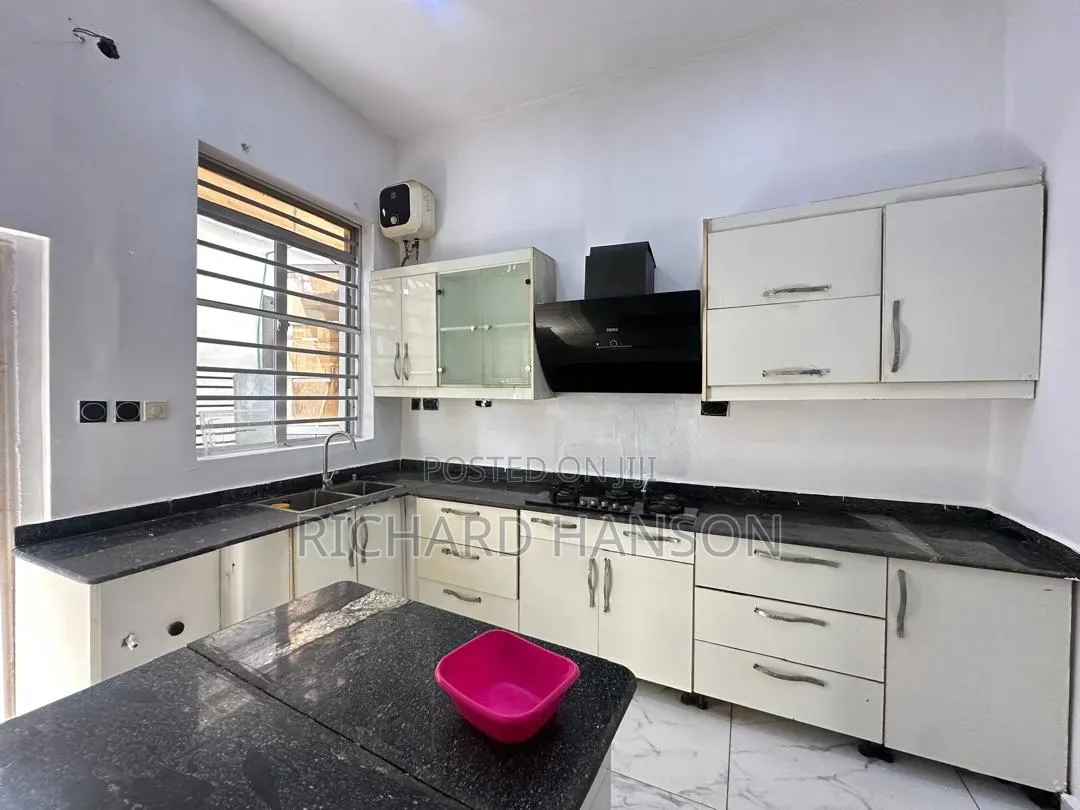 4bdrm Duplex in Secured, Chevron for rent in Chevron