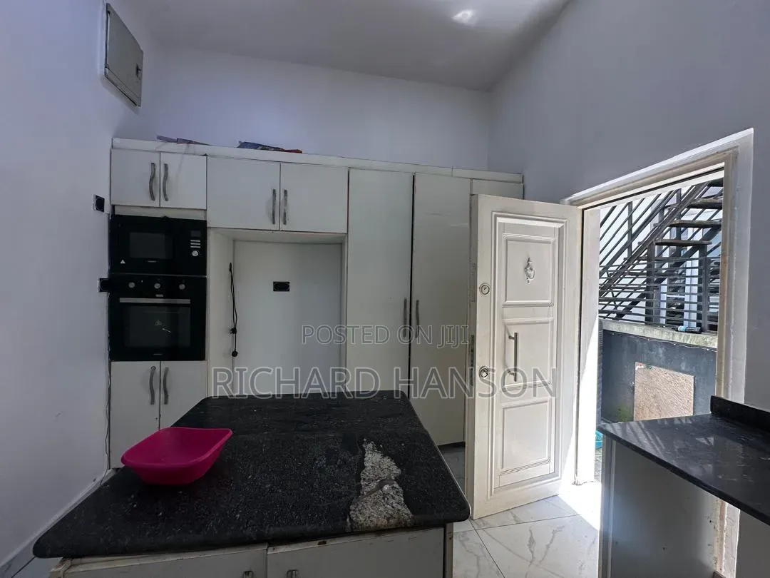 4bdrm Duplex in Secured, Chevron for rent in Chevron