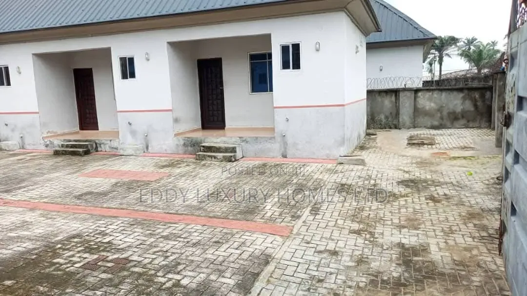 19bdrm Block of Flats in Ikot Ekpene, Calabar for sale in Calabar