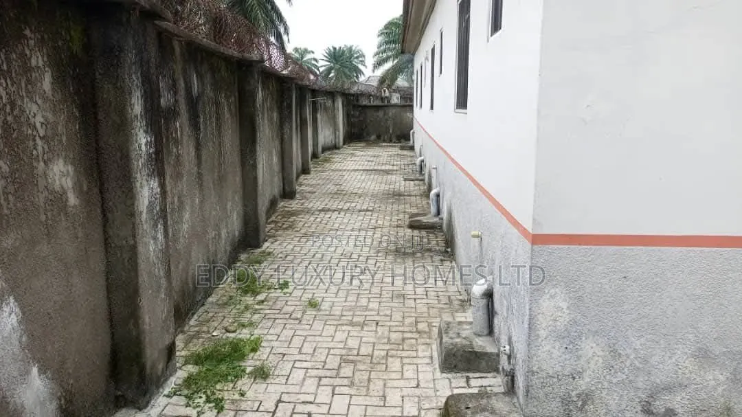 19bdrm Block of Flats in Ikot Ekpene, Calabar for sale in Calabar