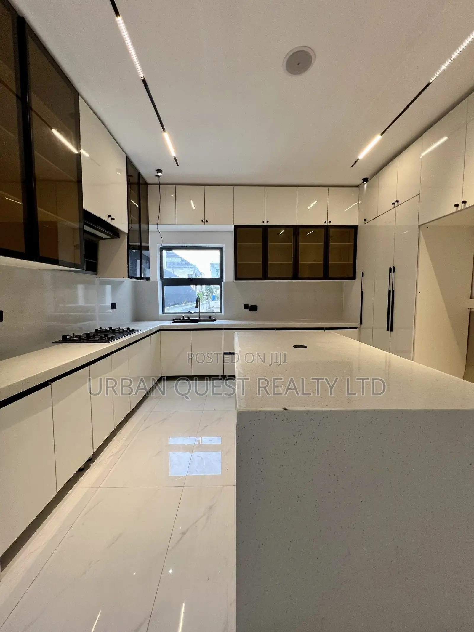 5bdrm Duplex in Lekki for sale in Lekki