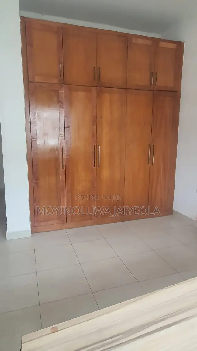 For Rent/ Lease 3bedroom Apartment With Bq and Swimming Pool in Lekki Phase 1