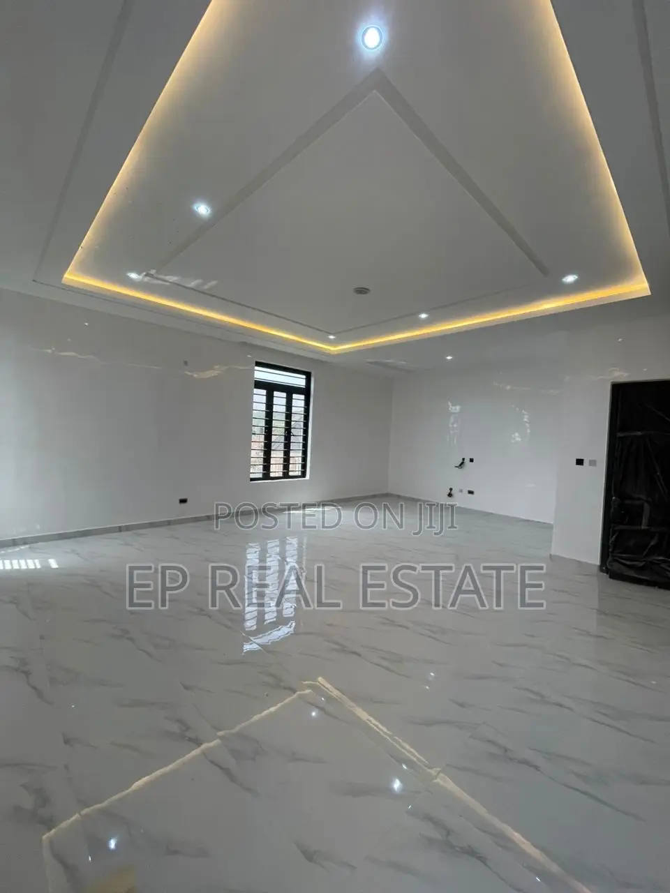 5bdrm Duplex in Apo Resettlement for sale in Apo Resettlement