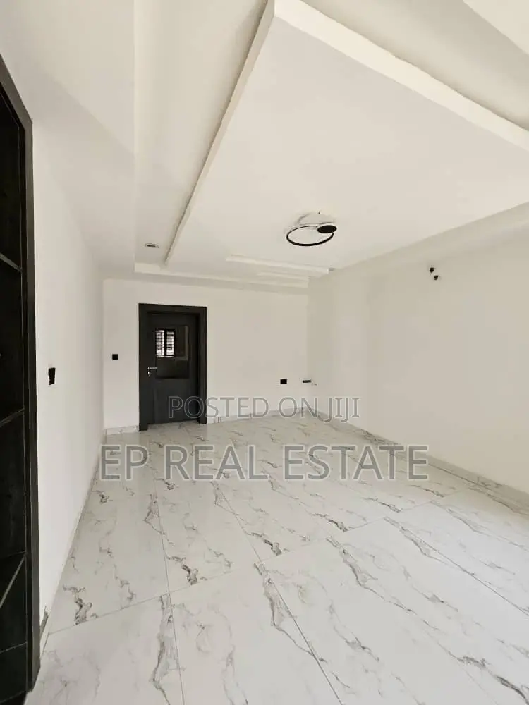 4bdrm Duplex in Apo District for sale in Apo District