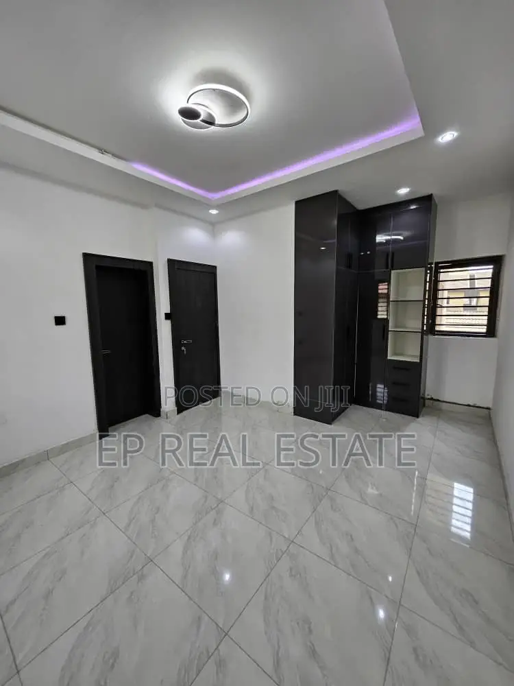 4bdrm Duplex in Apo District for sale in Apo District