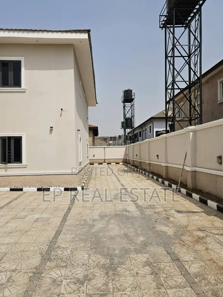 4bdrm Duplex in Apo District for sale in Apo District