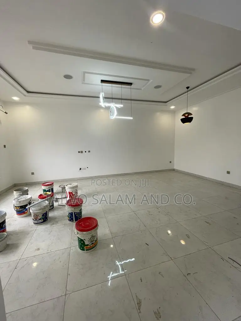 5bdrm Duplex in Iyanganku for sale in Iyanganku