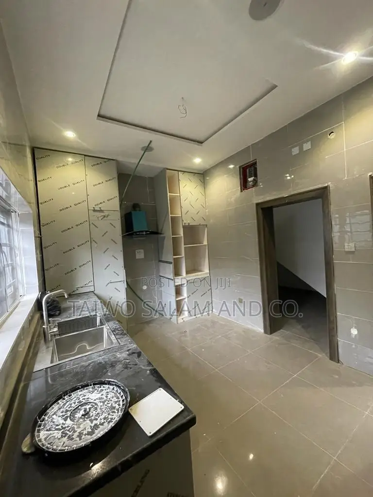 5bdrm Duplex in Iyanganku for sale in Iyanganku