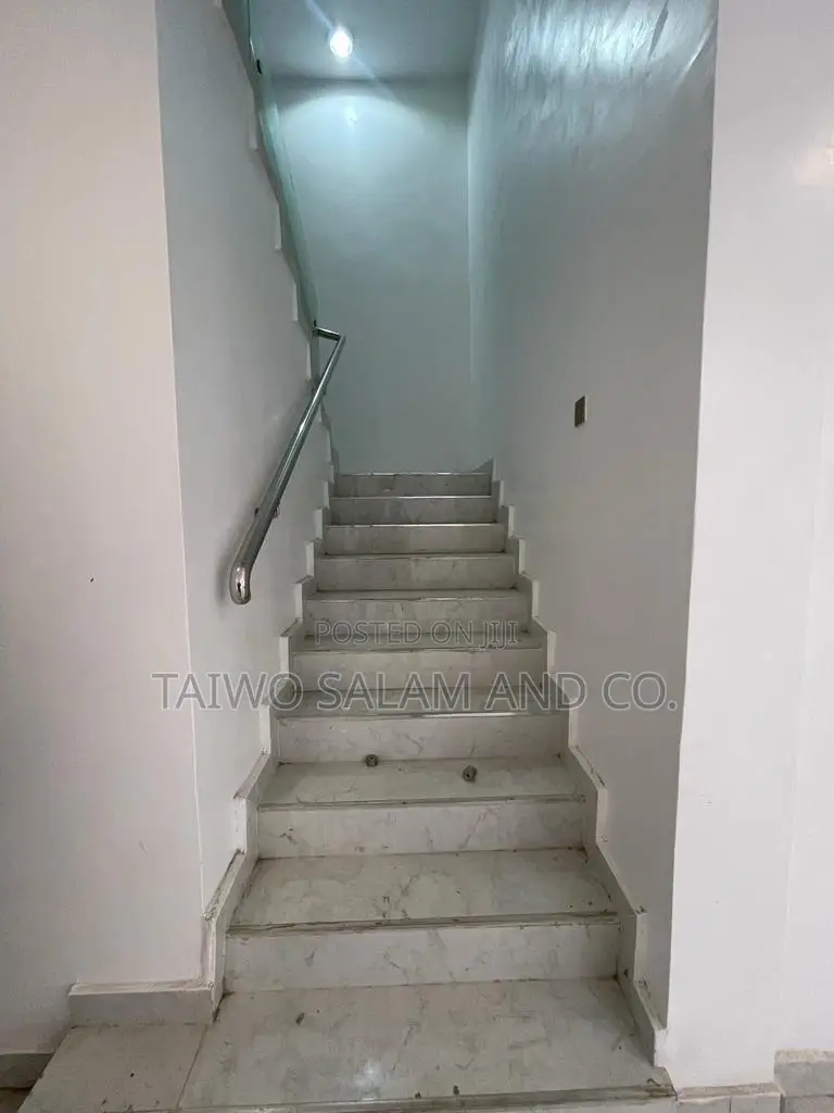5bdrm Duplex in Iyanganku for sale in Iyanganku